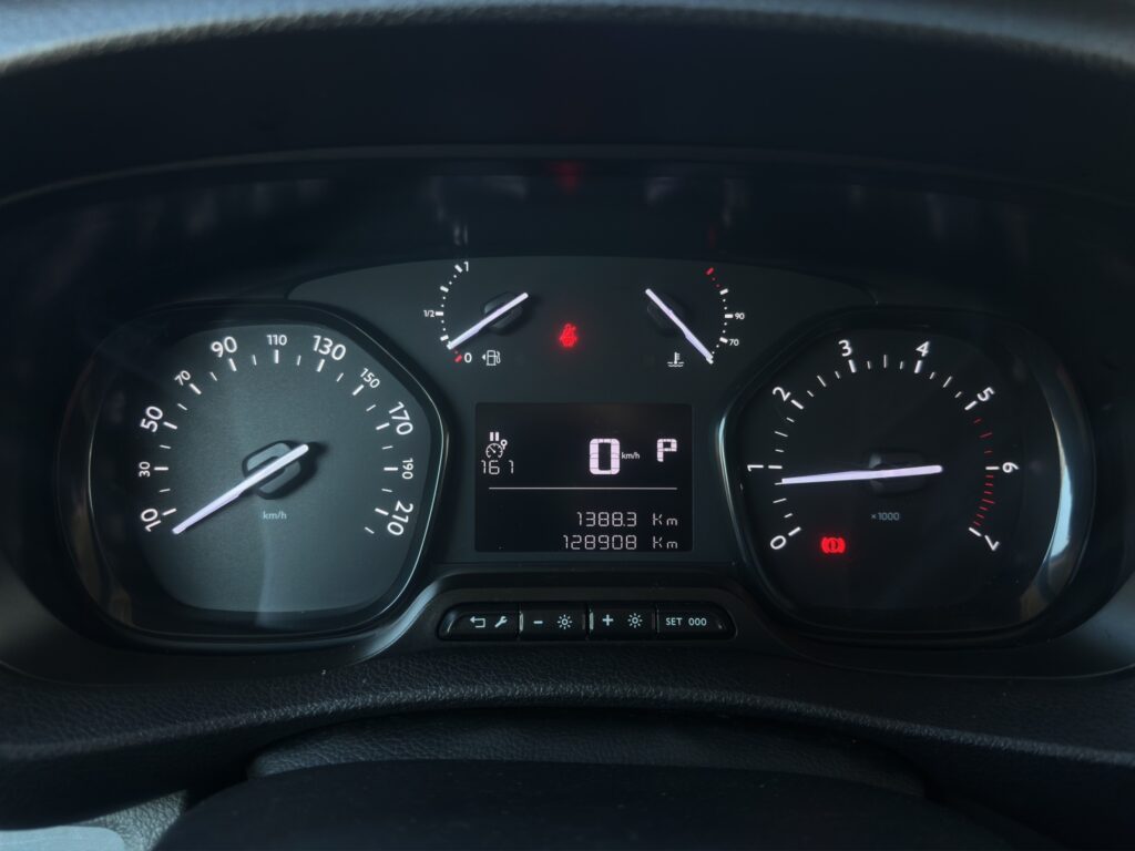 VE7VEAHKBM7809671_11_converted