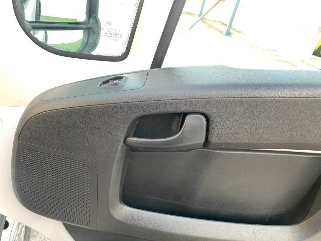 VF3YDBNFC12T72124_17_converted