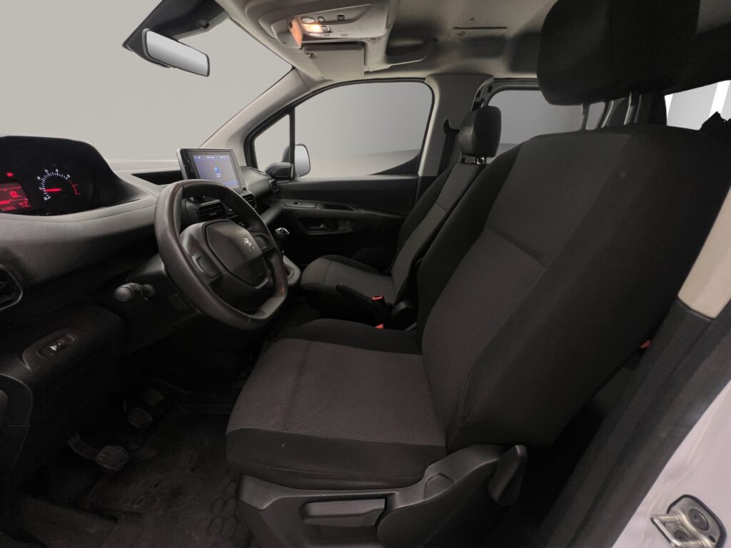 VR3EFYHYCMJ745750_09_converted