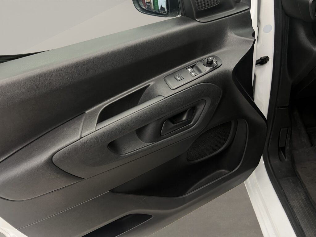 VR3EFYHYCMJ745750_12_converted