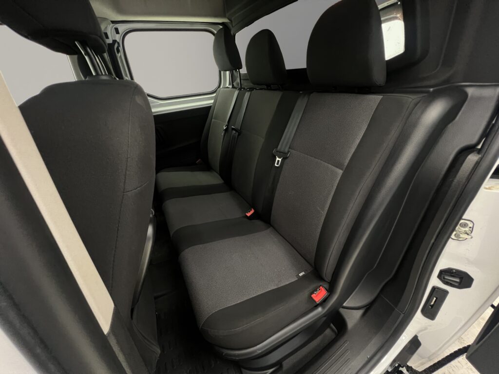 VR3EFYHYCMJ745750_13_converted