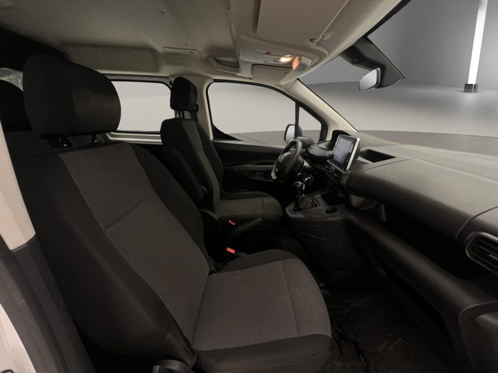 VR3EFYHYCMJ745750_18_converted