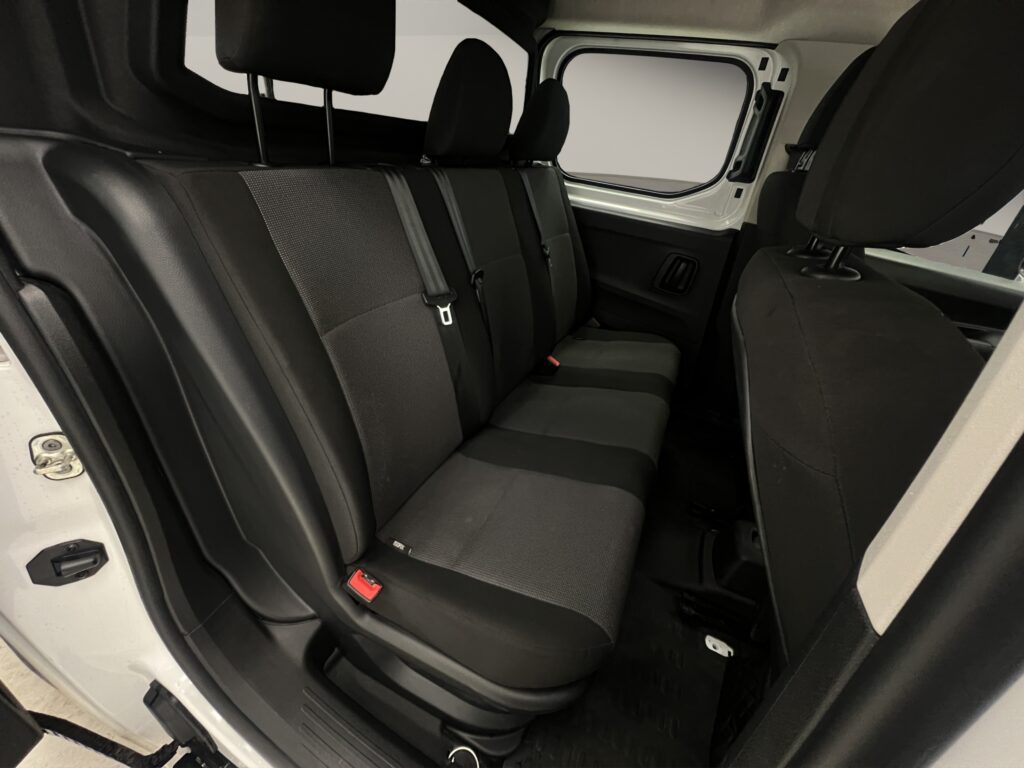 VR3EFYHYCMJ745750_19_converted