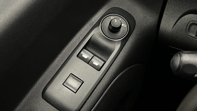 VR3EFYHYCMJ745750_25_converted