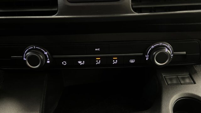 VR3EFYHYCMJ745750_27_converted