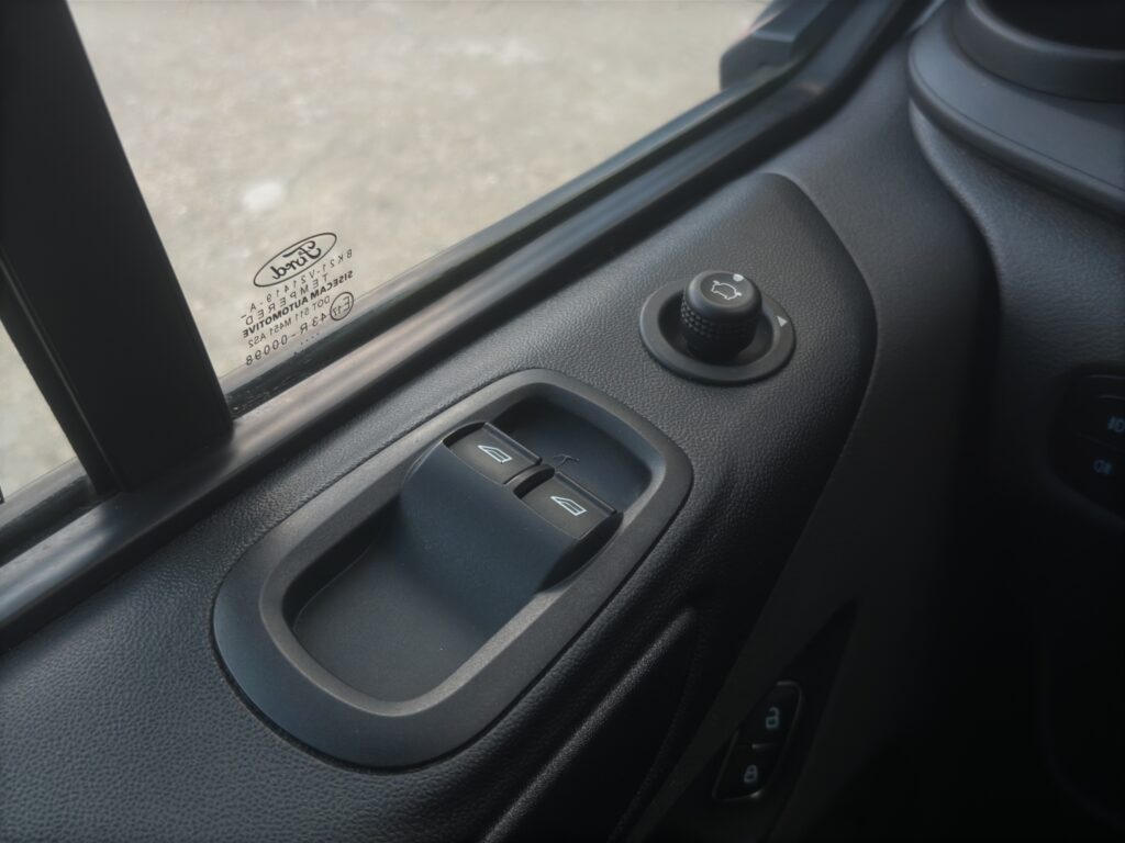 WE0YXXTTGYMR85928_27_converted