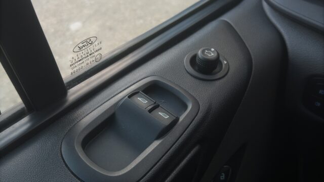 WE0YXXTTGYMR85928_27_converted