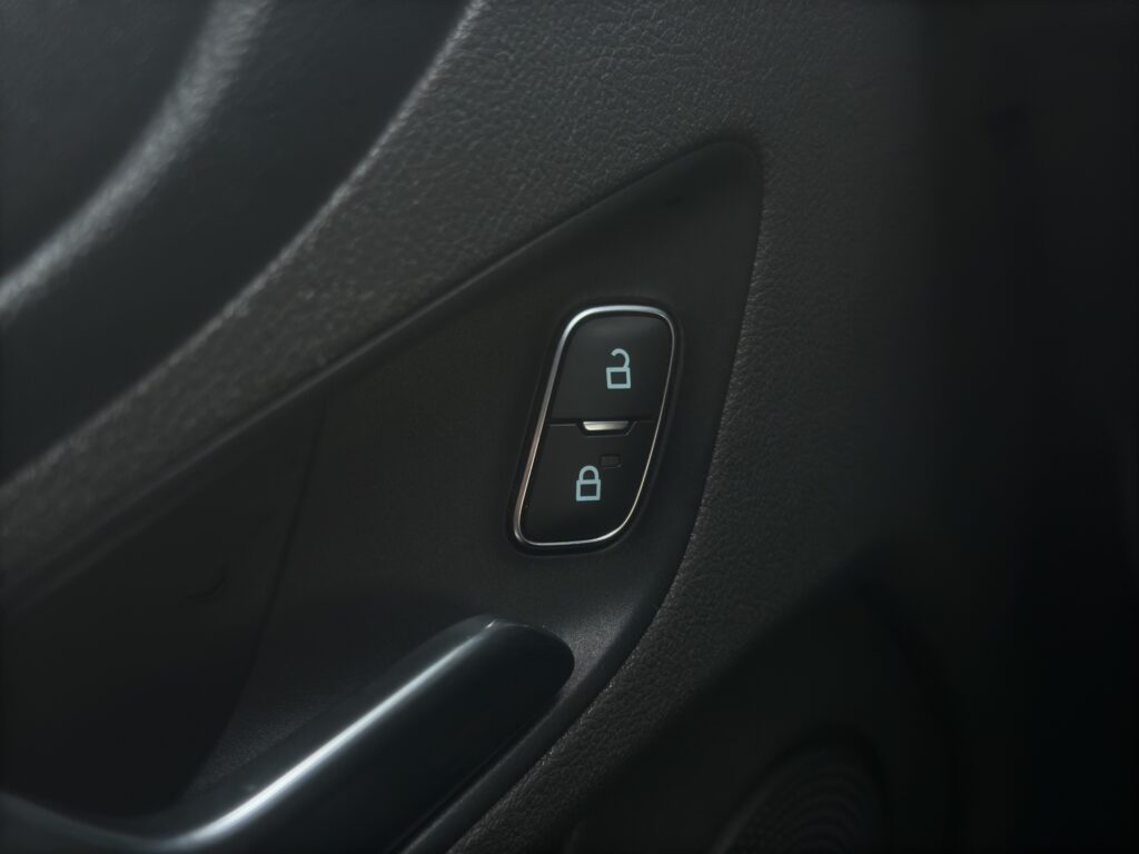 WE0YXXTTGYMR85928_28_converted